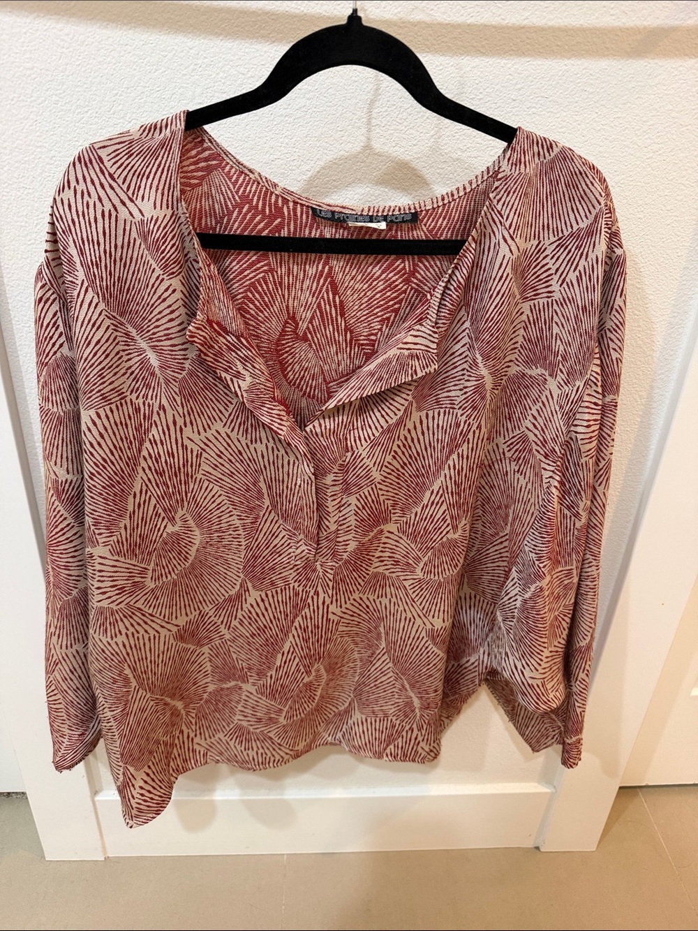 Lightweight Printed V-Neck Blouse in Dusty Rose